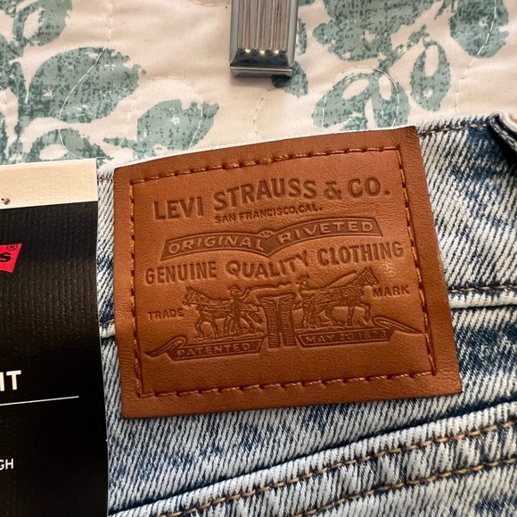 Women’s Levi’s. NWT. Size 30x29. - Picture 4 of 7